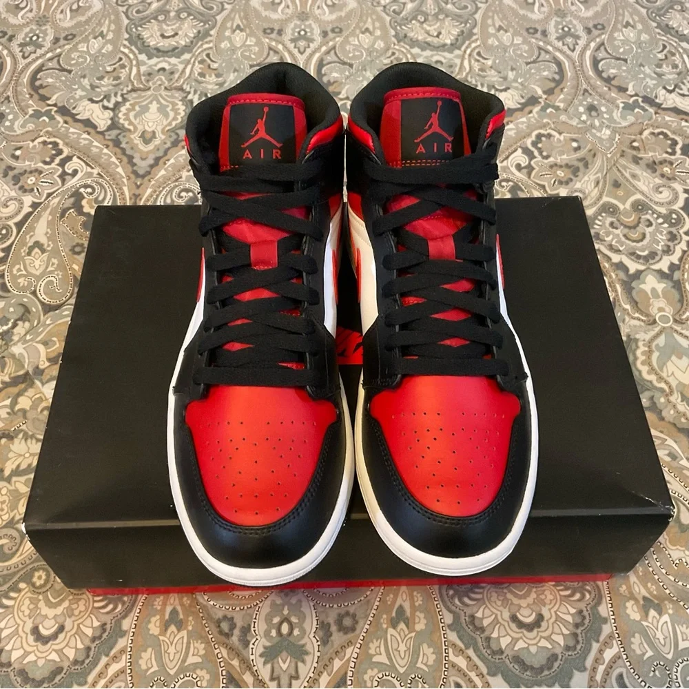 New Air Jordan 1 MID Bred Toe 554724-079 Mens Sz 8.5